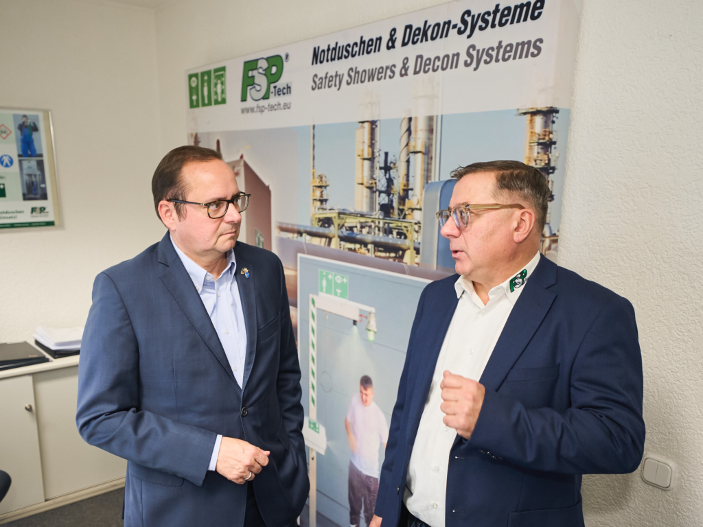 Oberbürgermeister Thomas Kufen zu Besuch bei FSP-Tech GmbH.